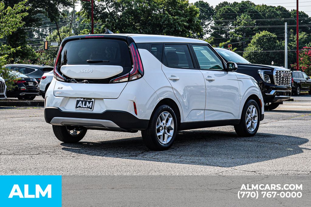Used 2025 White Kia LX image 5