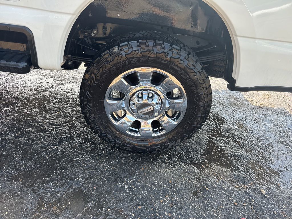 2025 Star White Metallic Tri-Coat Ford Super Duty F-350 SRW Lariat 4X4 Truck