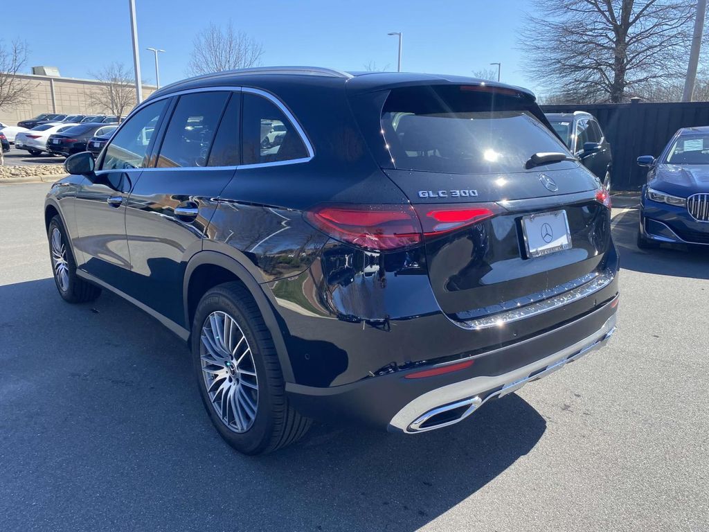 2024 Mercedes-Benz GLC 300 7