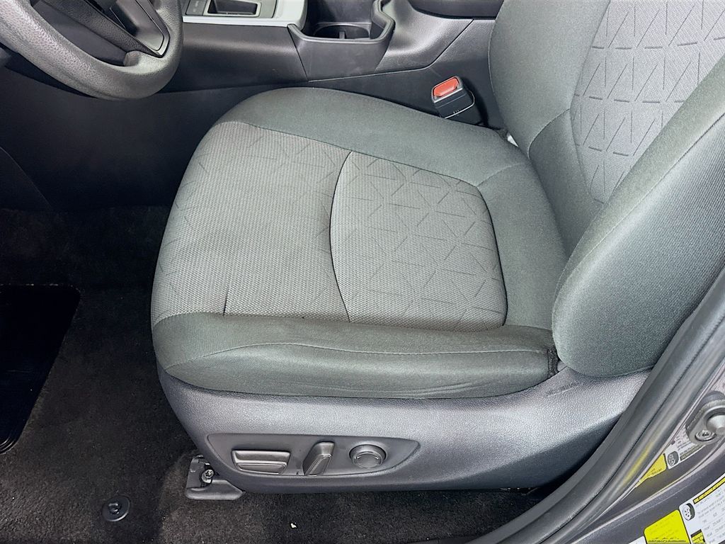 Thumbnail: 2024 Toyota RAV4 - 20