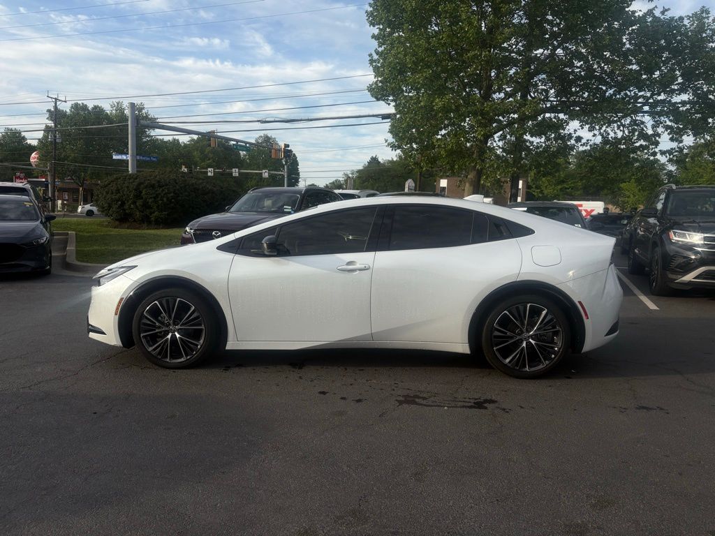 2023 Toyota Prius XLE photo