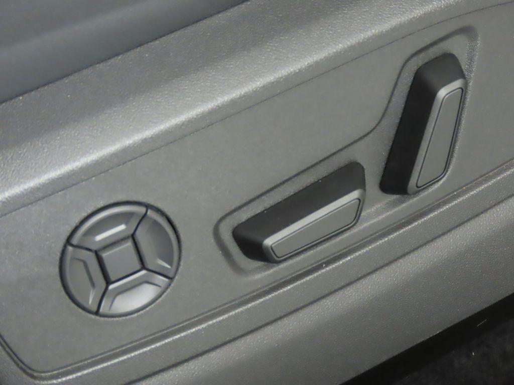 Thumbnail: 2025 Audi Q5 - 31