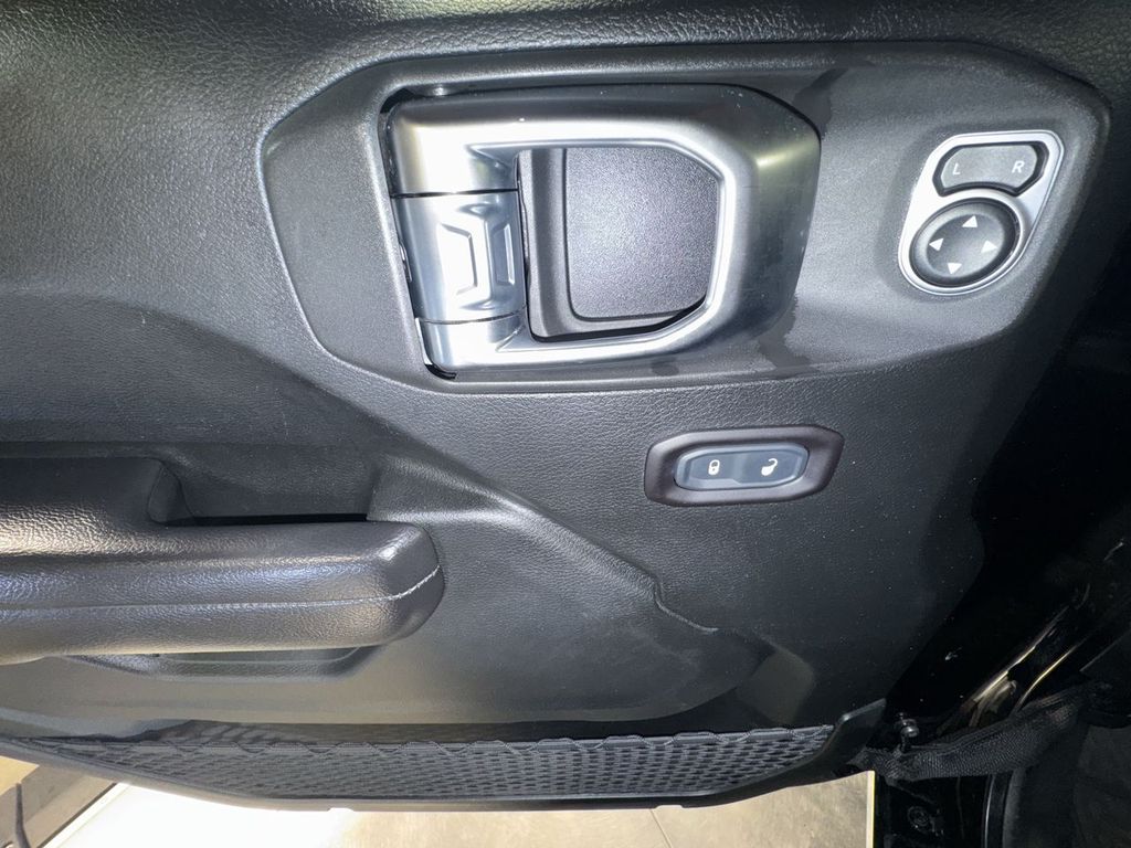 2020 Jeep Gladiator Sport photo 13