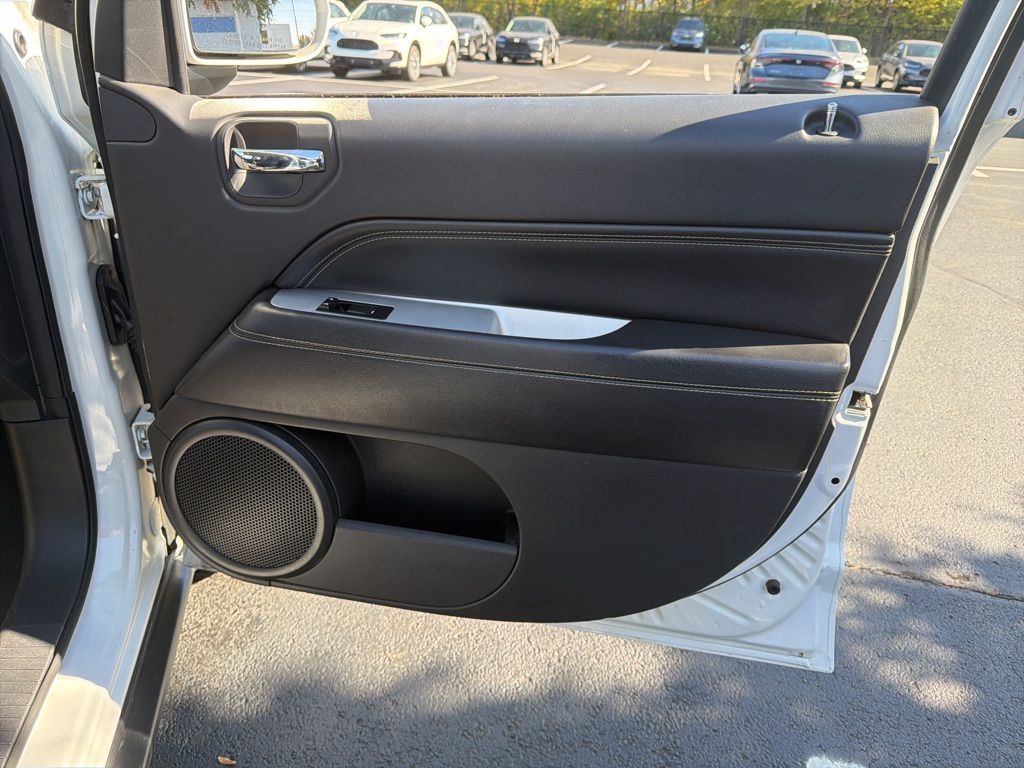 Thumbnail: 2016 Jeep Compass - 25