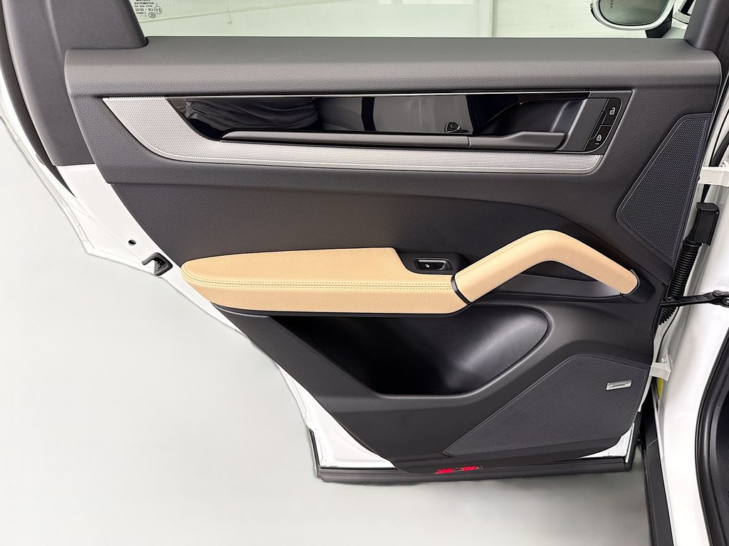 Thumbnail: 2026 Porsche Cayenne - 27