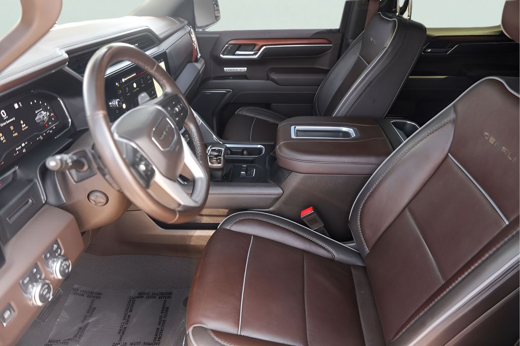 Used 2022 White GMC Denali image 12