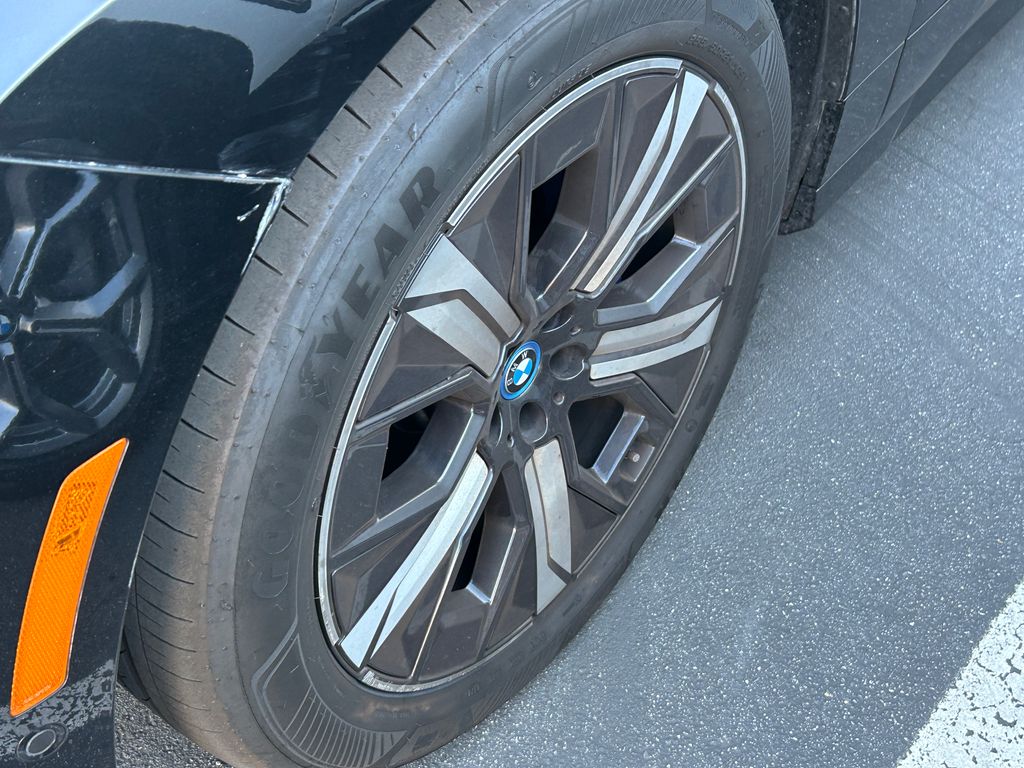 Thumbnail: 2022 BMW iX - 3