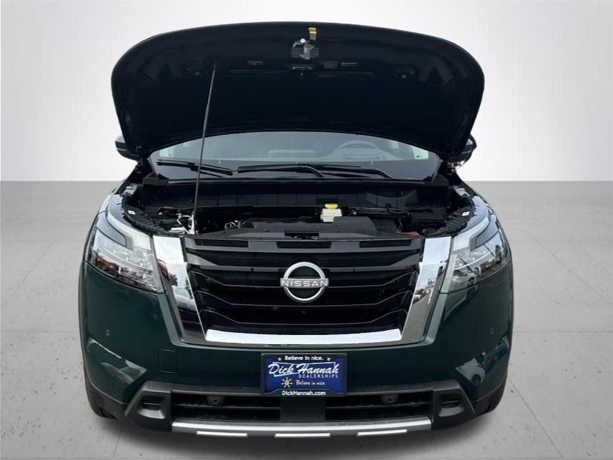 2025 Nissan Pathfinder Platinum