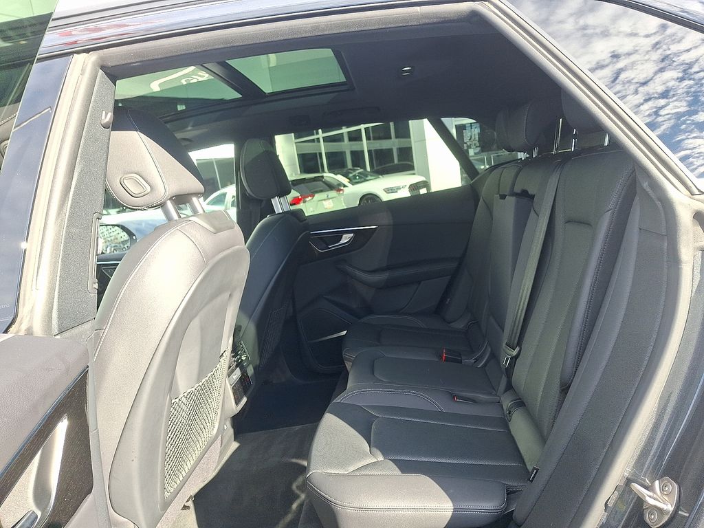 Thumbnail: 2024 Audi Q8 - 10