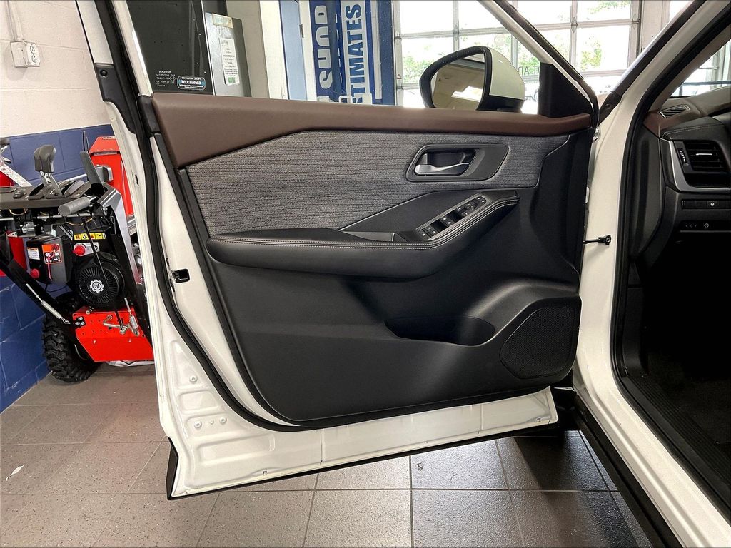 2023 Nissan Rogue — photo 9