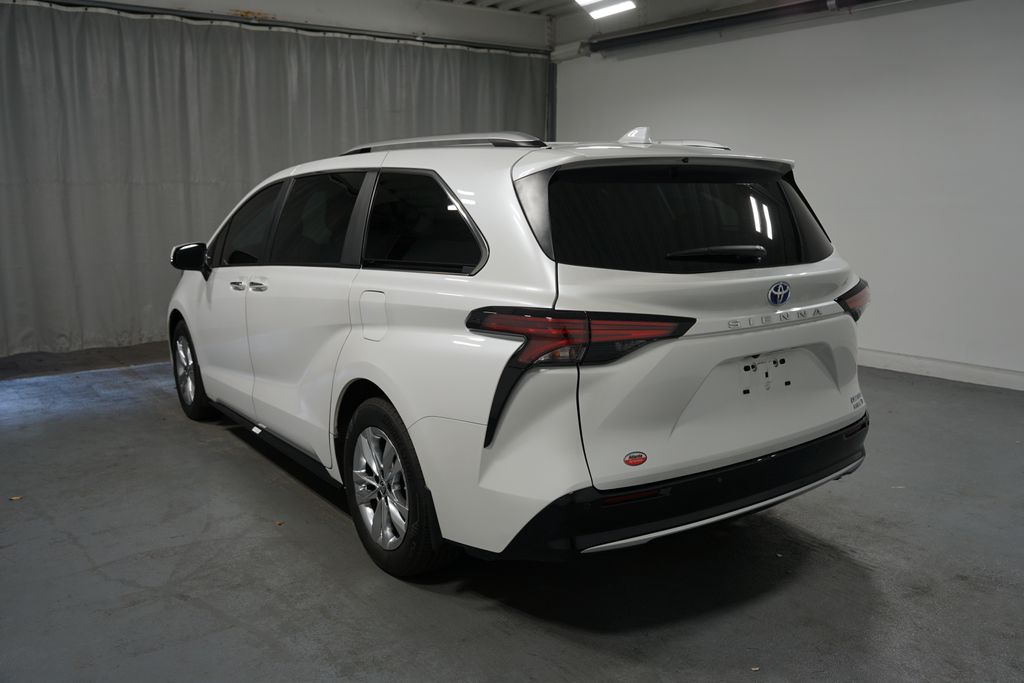 2023 Toyota Sienna Limited 4