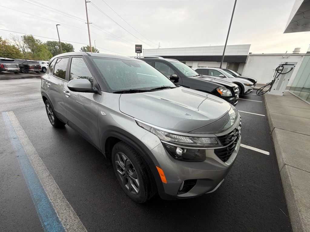 Steel Gray 2024 Kia Seltos SUV / Crossover All-Wheel Drive Continuously Variable Transmission
