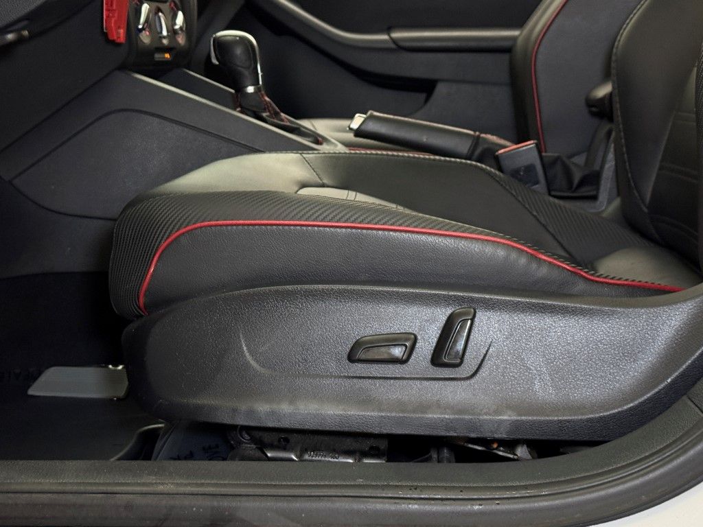 Thumbnail: 2014 Volkswagen Jetta - 24