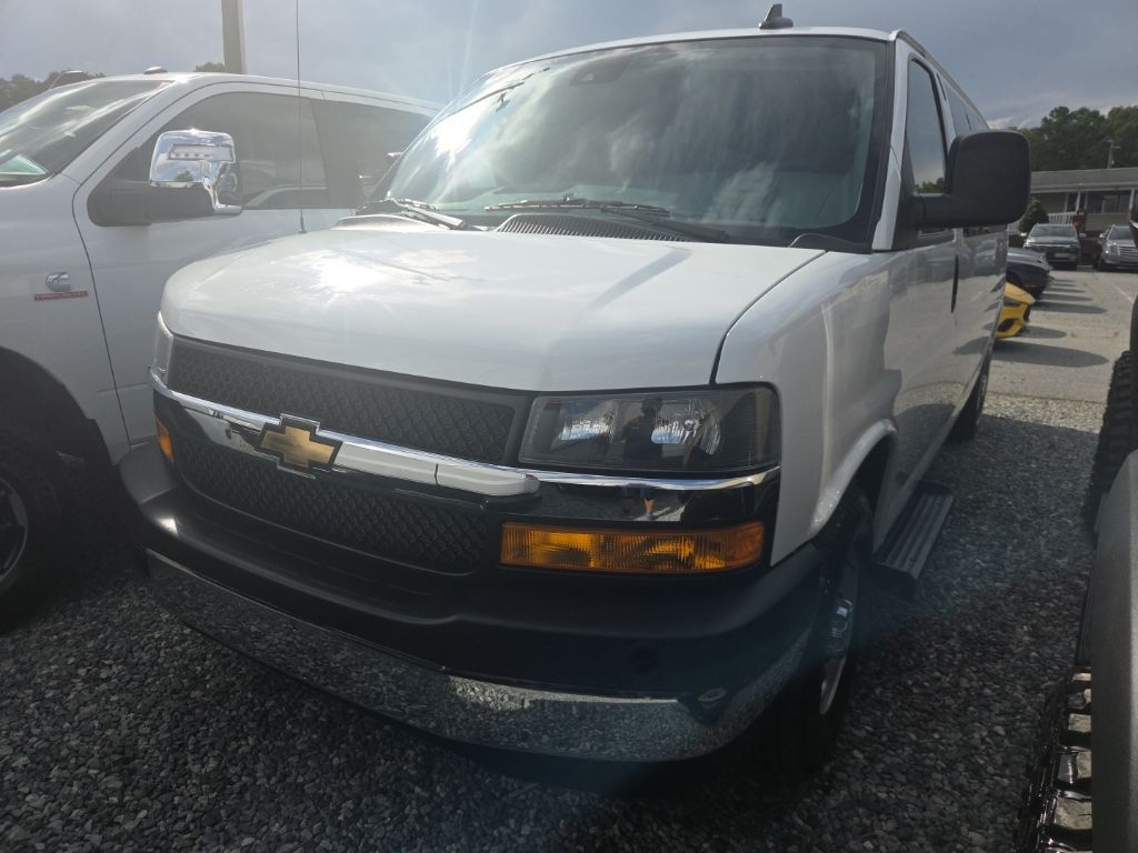 2025 Chevrolet Express 3500 LT Extended's photo