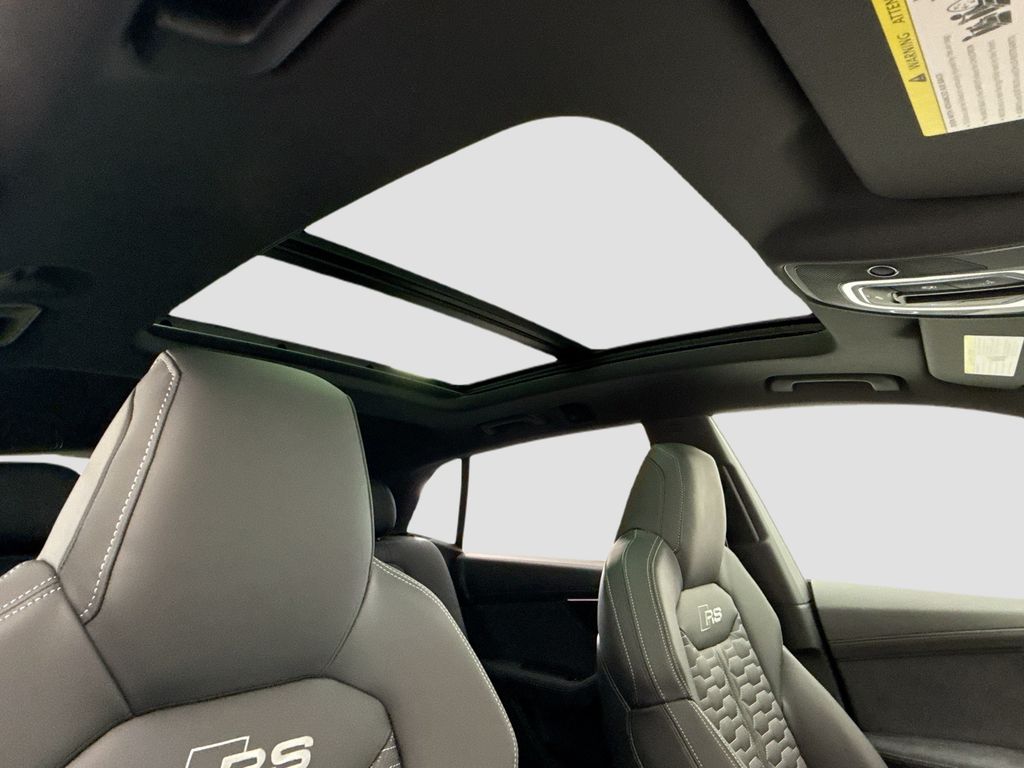 Thumbnail: 2026 Audi RS Q8 - 18