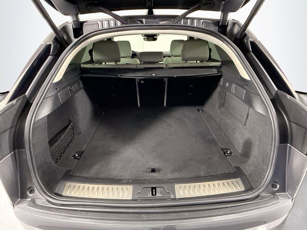 Thumbnail: 2023 Land Rover Range Rover Velar - 28