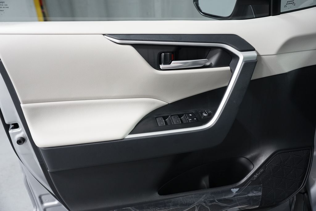 Thumbnail: 2025 Toyota RAV4 - 30