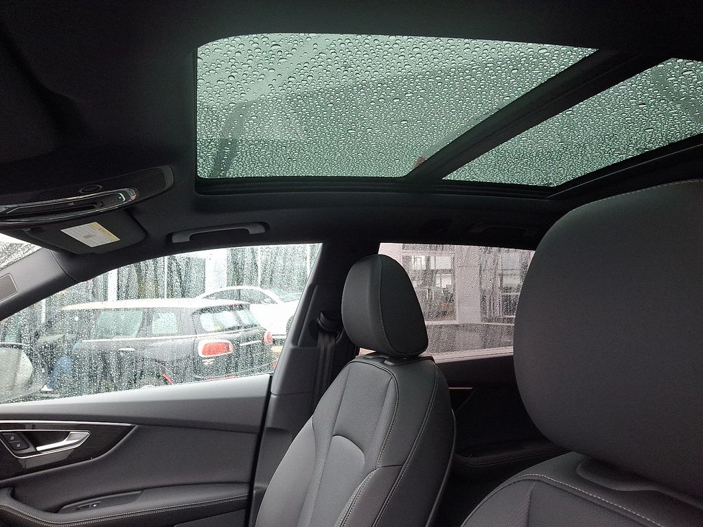 Thumbnail: 2026 Audi Q8 - 11