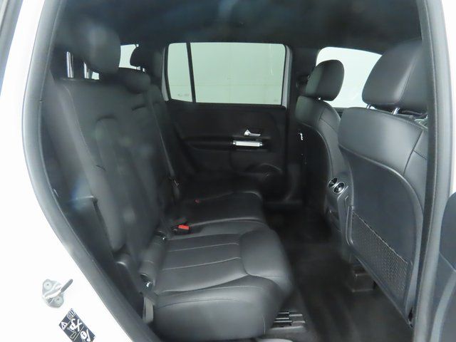 Thumbnail: 2022 Mercedes-Benz GLB - 22