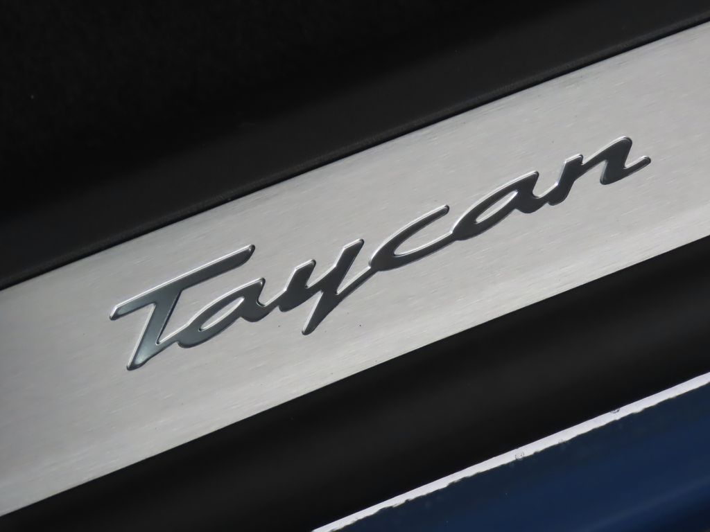 2025 Porsche Taycan  35