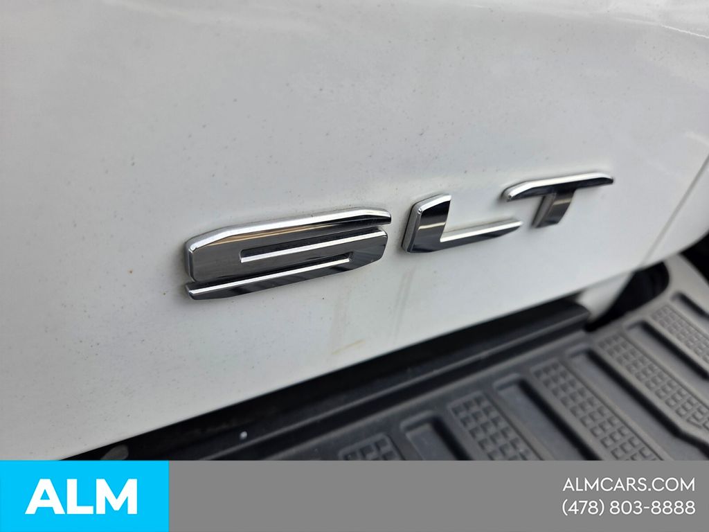 Used 2025 White GMC SLT image 12