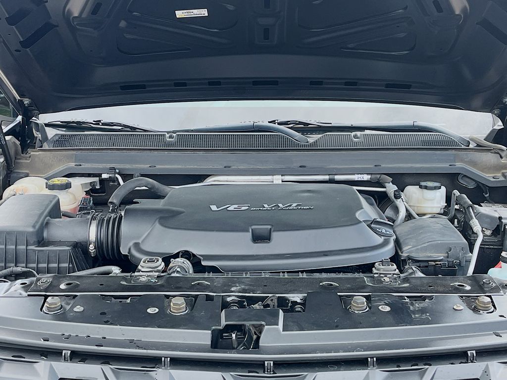 Used 2021 Black Chevrolet Z71 image 29