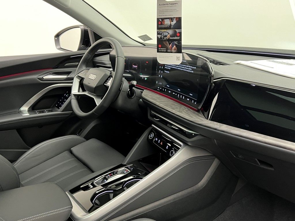 Thumbnail: 2025 Audi Q5 - 13