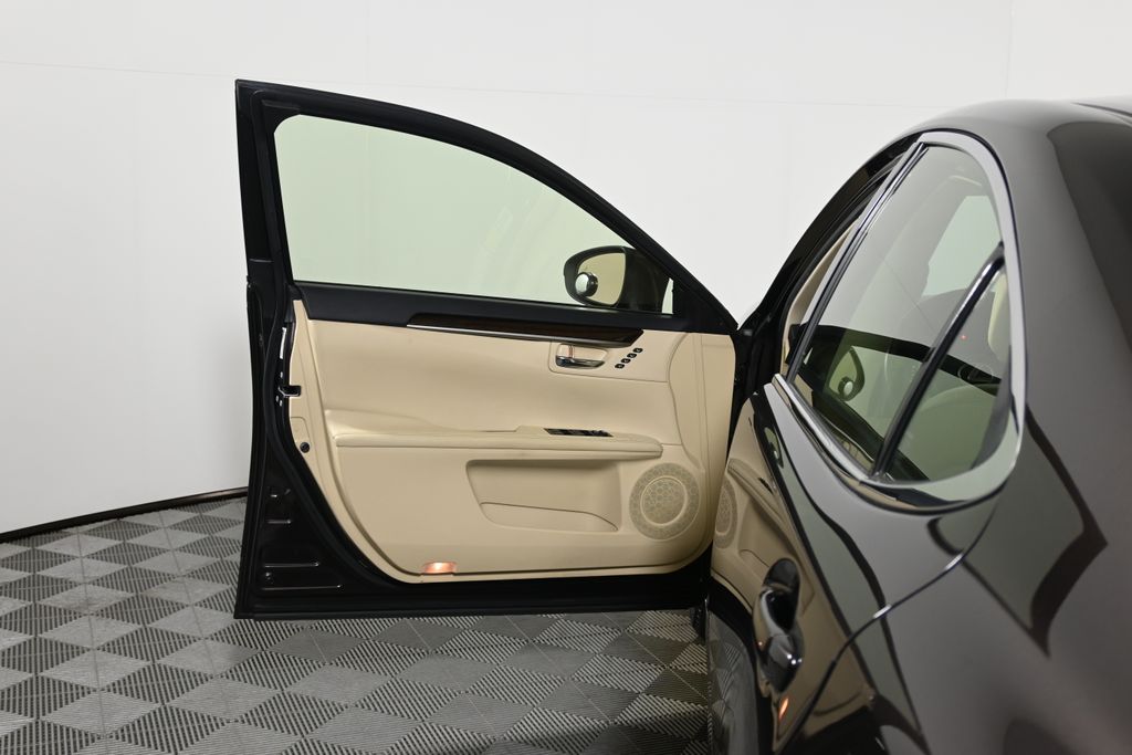 Thumbnail: 2015 Lexus ES - 29