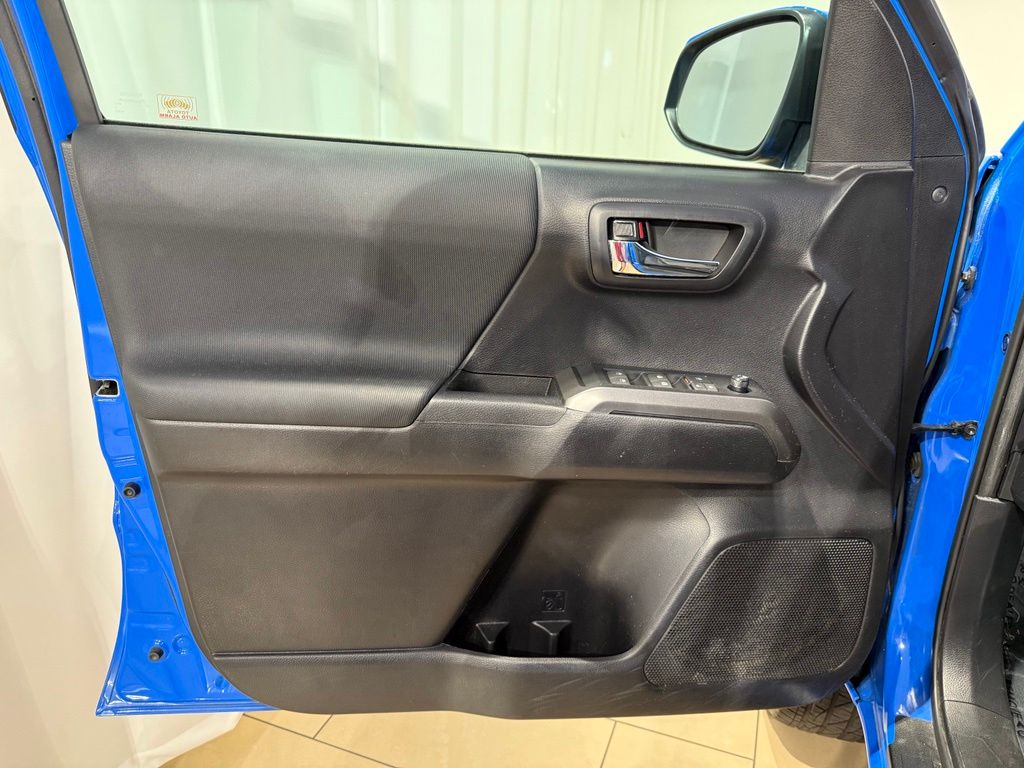 Thumbnail: 2021 Toyota Tacoma - 14