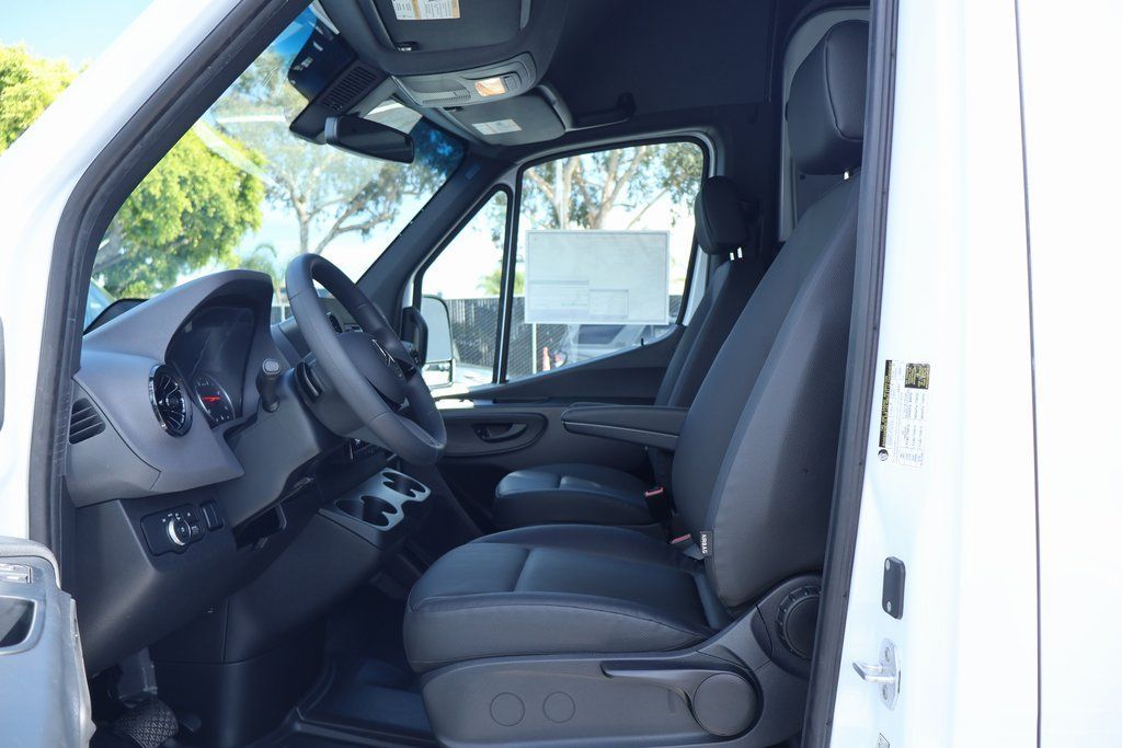 Thumbnail: 2026 Mercedes-Benz Sprinter - 6