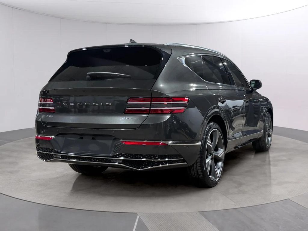 Used 2025 Makalu Gray Genesis 3.5T Prestige image 3