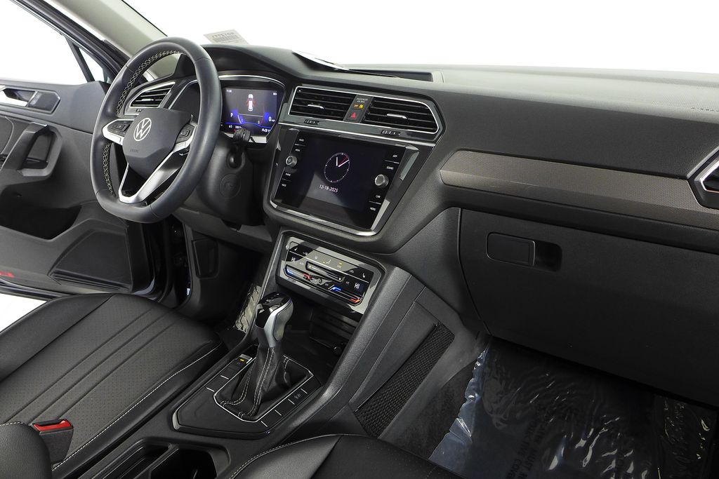 Thumbnail: 2022 Volkswagen Tiguan - 13