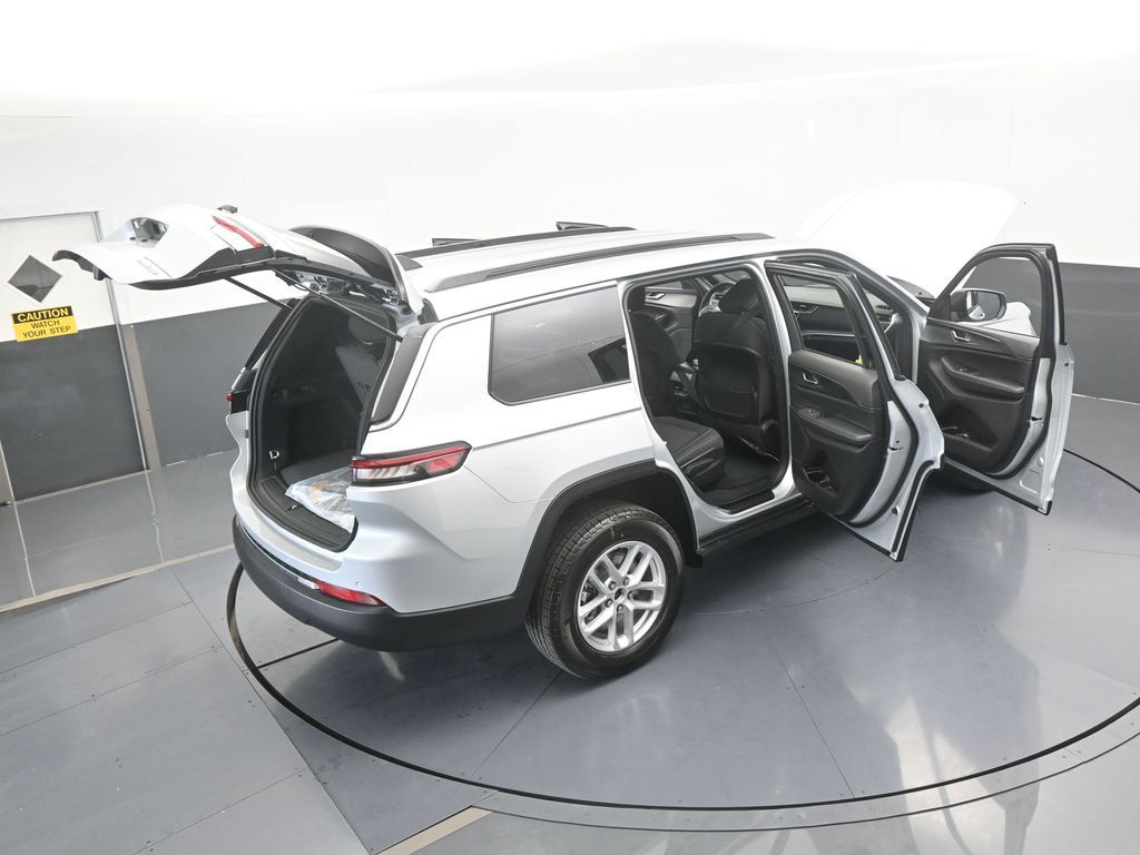 New 2026 Silver Zynith Jeep Laredo image 63