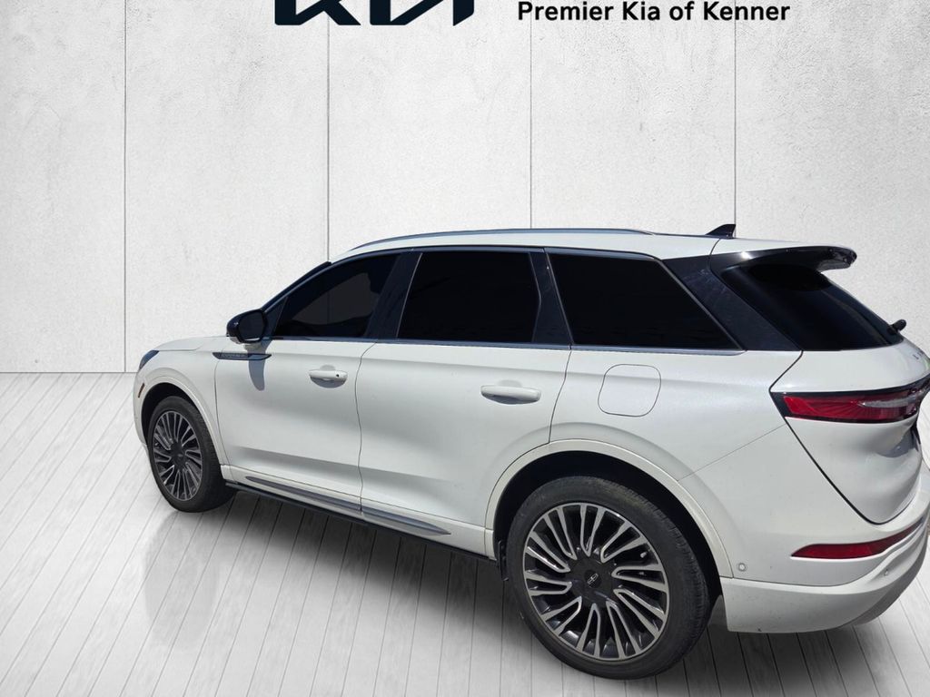 Used 2022 White Lincoln Standard image 3