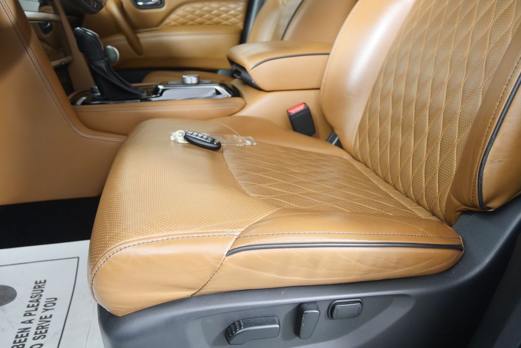 Thumbnail: 2023 INFINITI QX80 - 10