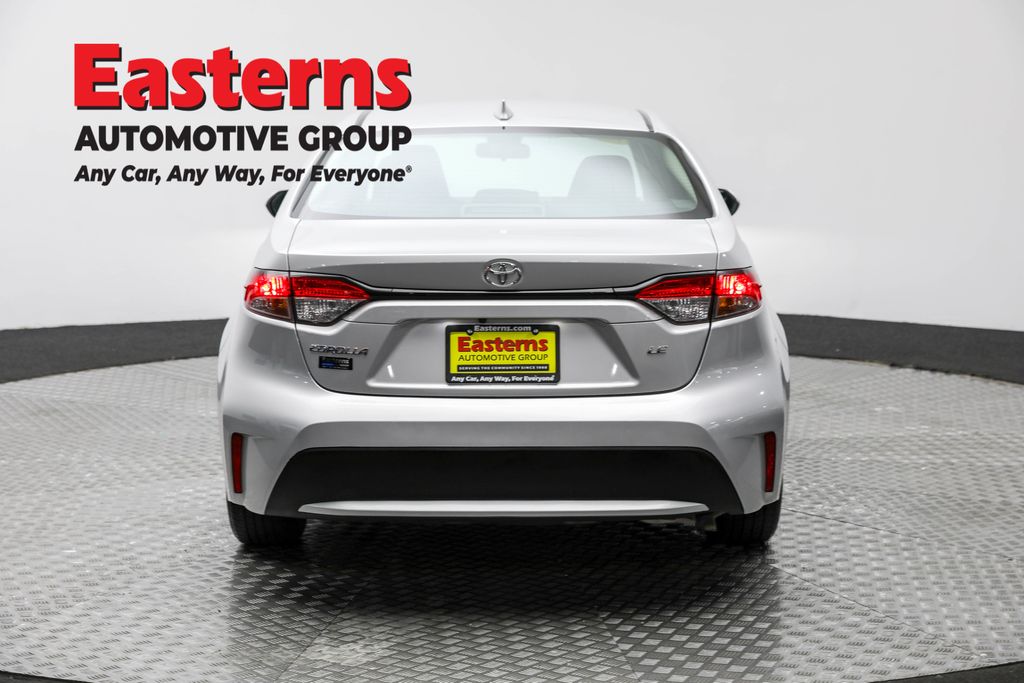 Used 2022 Silver Toyota LE image 6