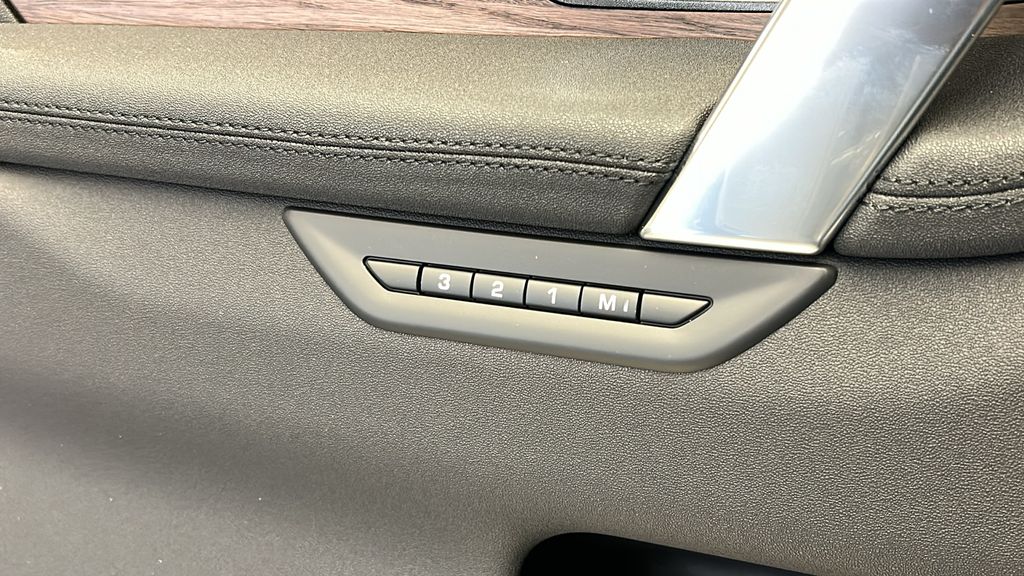 Thumbnail: 2025 Land Rover Discovery Sport - 22