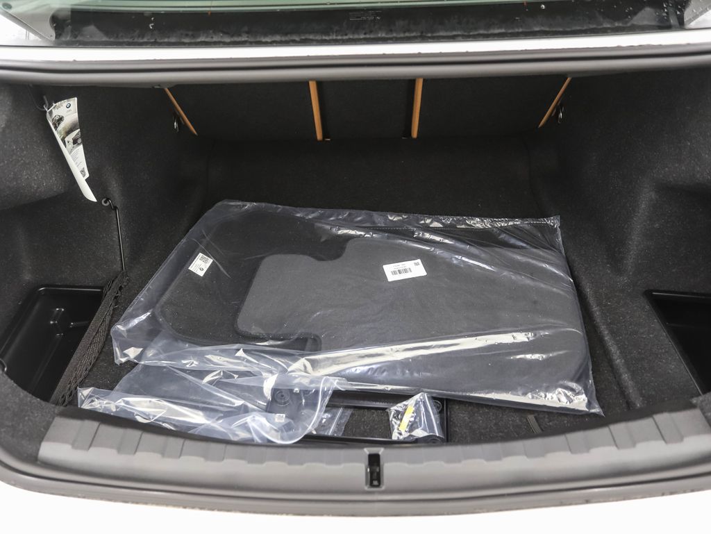 Thumbnail: 2025 BMW 3 Series - 23