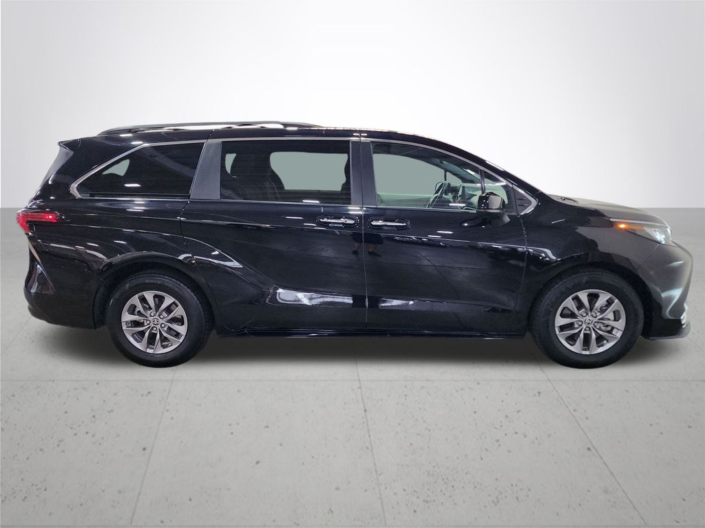 2022 Toyota Sienna XLE
