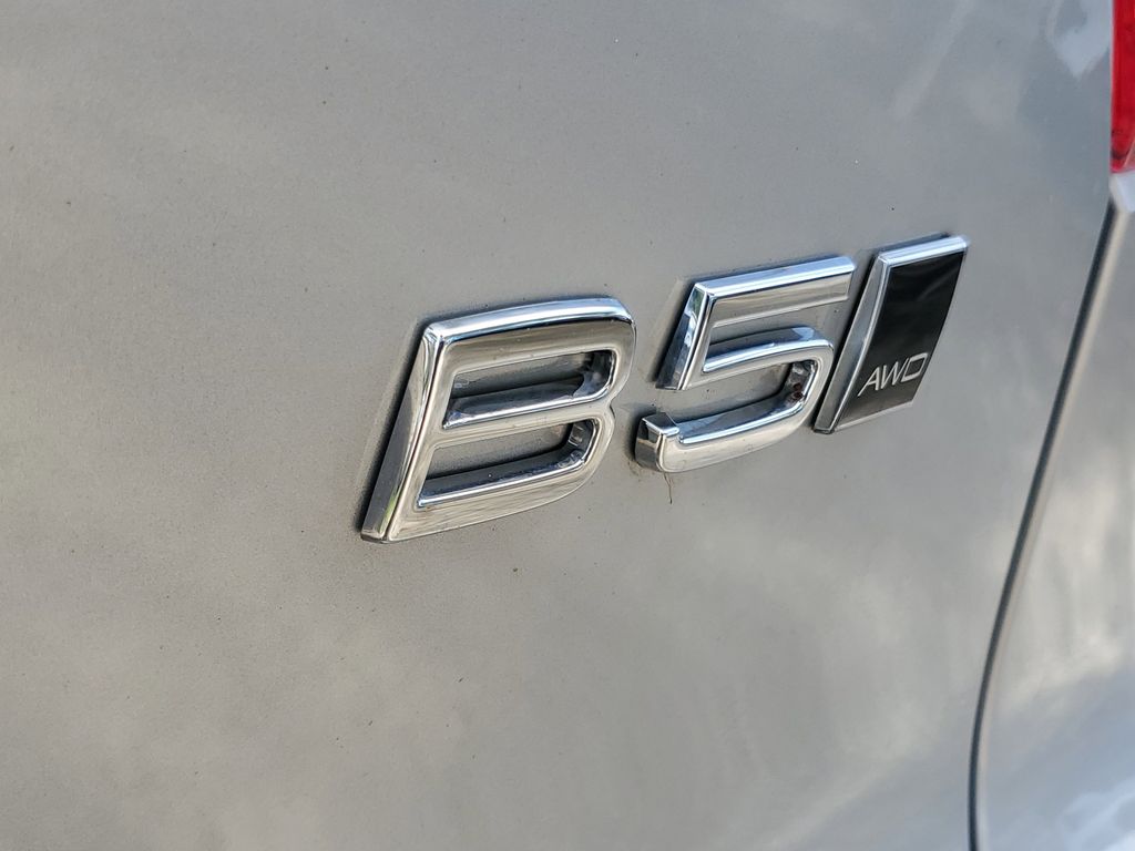 used 2024 Volvo XC40 car, priced at $27,899