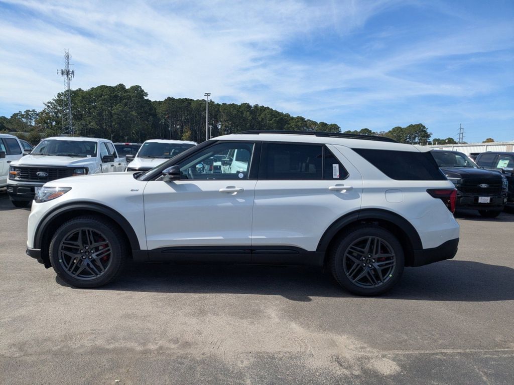 2025 Ford Explorer ST-Line