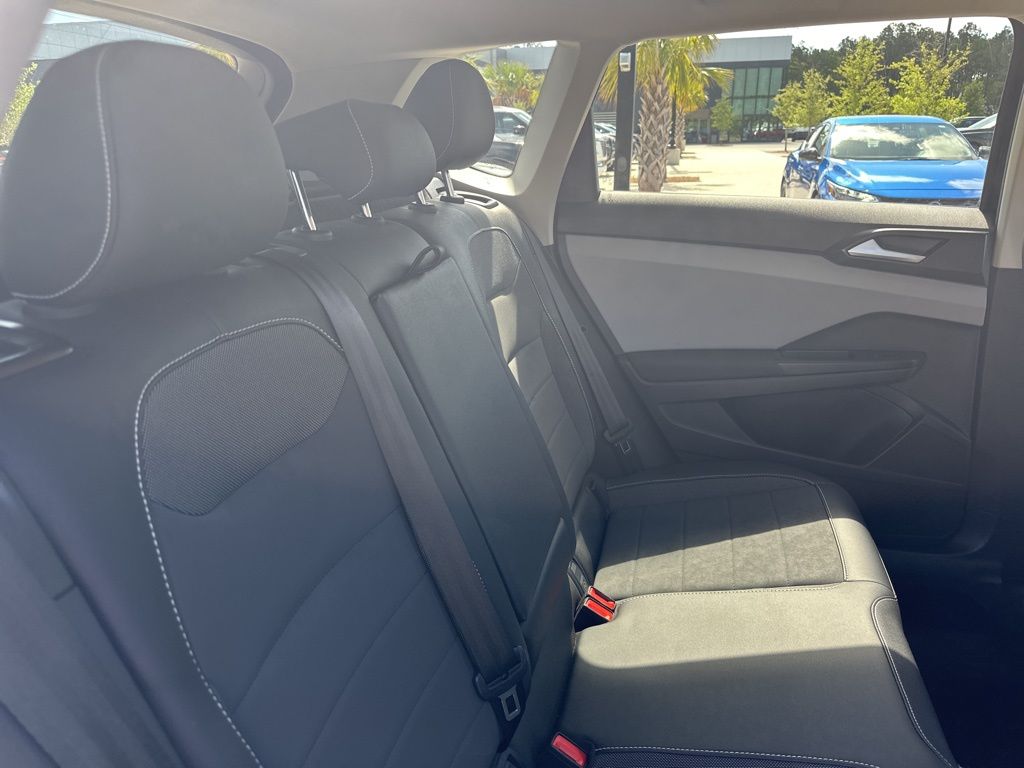 2022 Deep Black Pearl Volkswagen Taos 1.5T SE FWD SUV