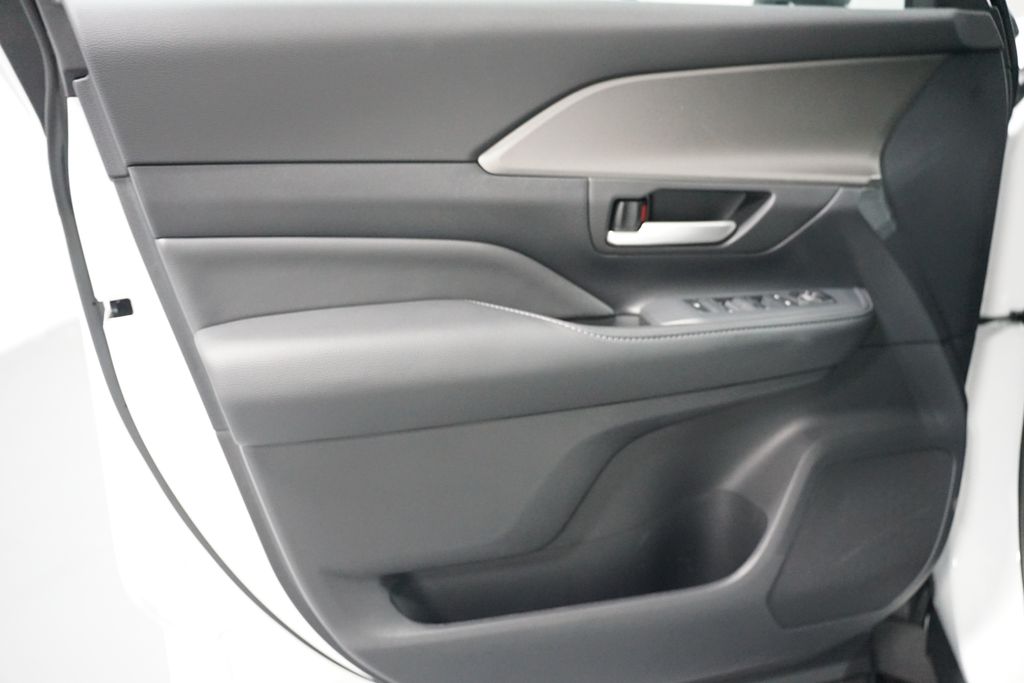 Thumbnail: 2026 Toyota Grand Highlander - 12