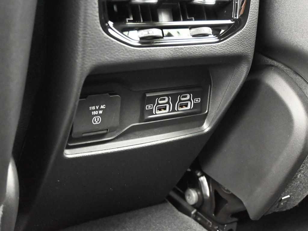 New 2026 Diamond Black Crystal Pearlcoat Jeep Laredo image 29