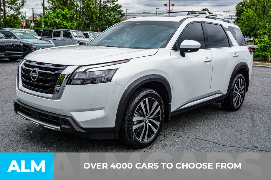 Used 2025 White Nissan Platinum image 2