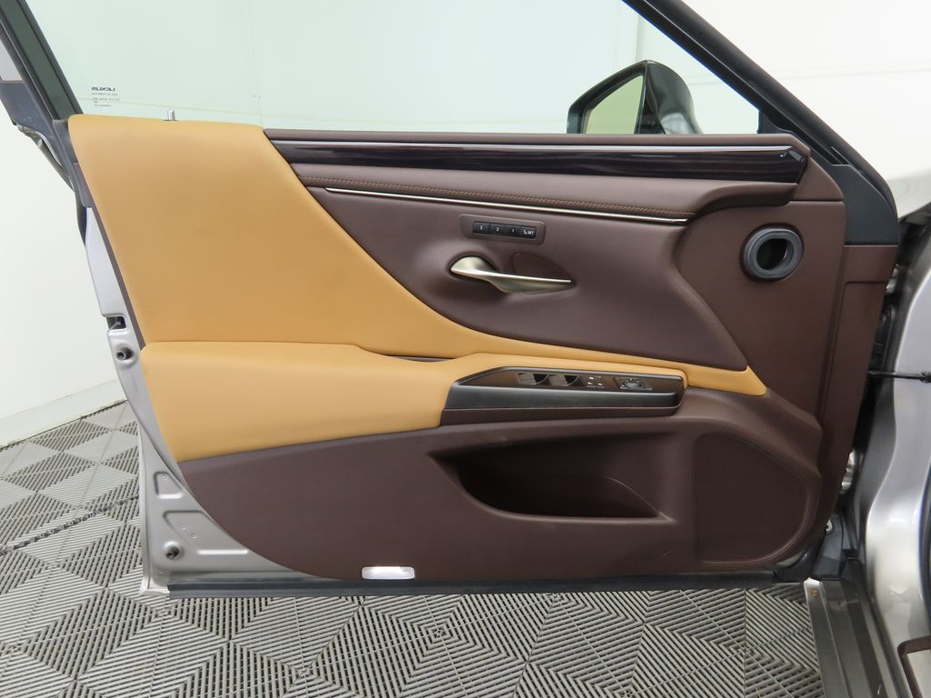 Thumbnail: 2019 Lexus ES - 23