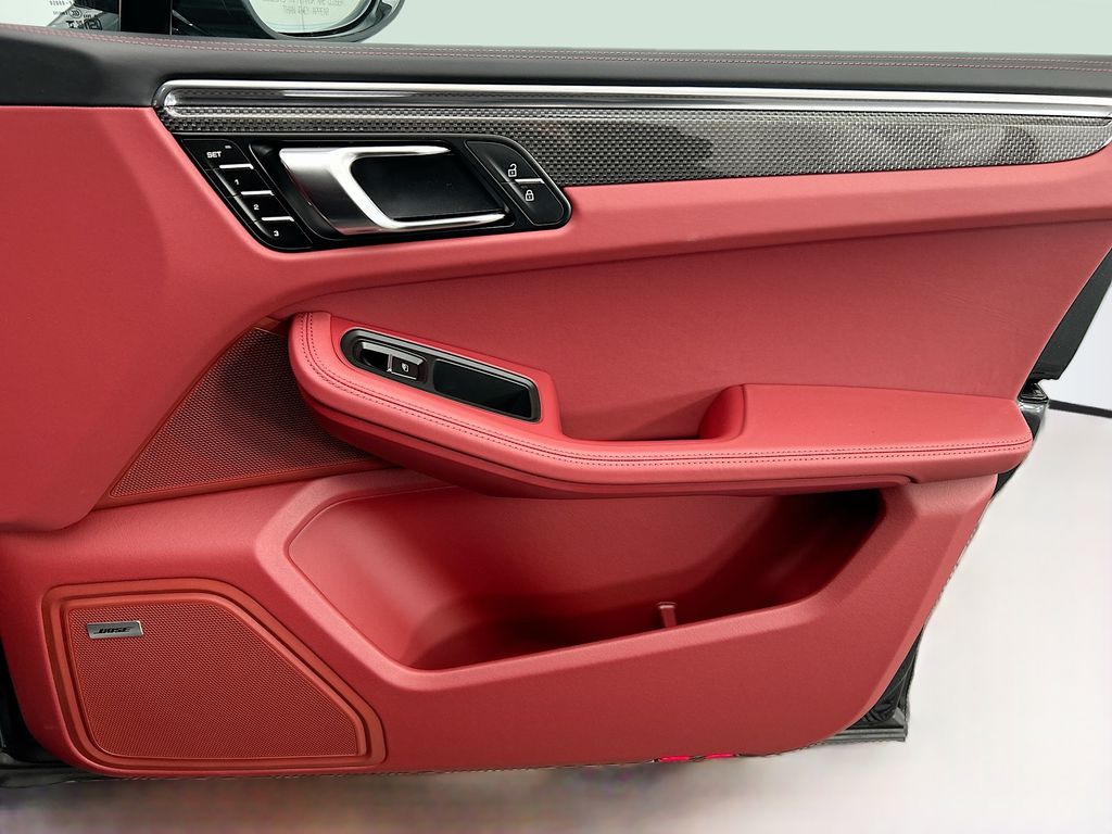 Thumbnail: 2026 Porsche Macan - 26