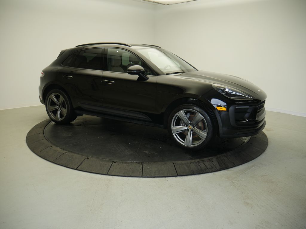 Thumbnail: 2023 Porsche Macan - 9