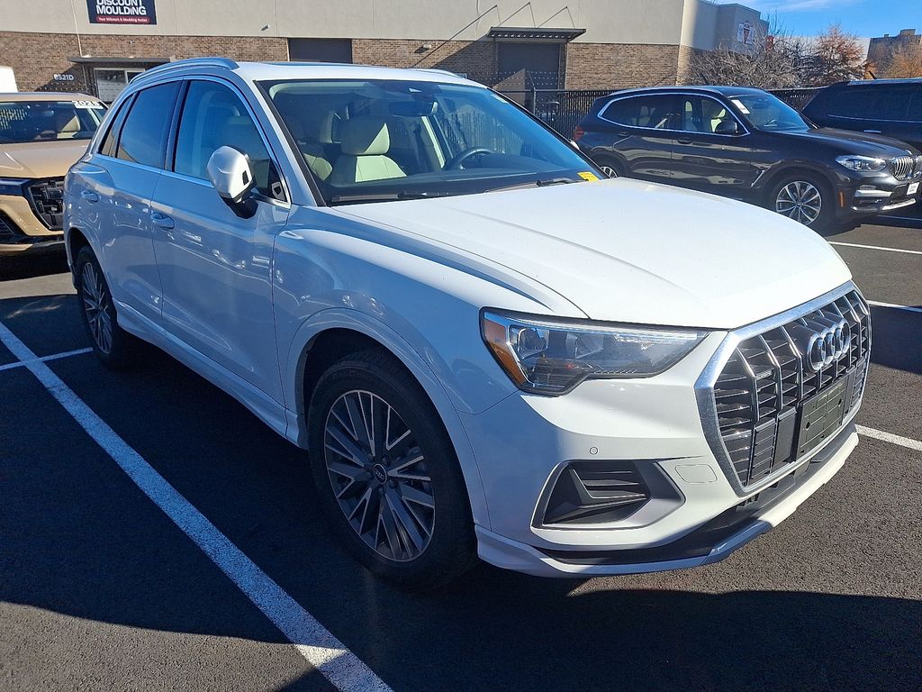 Thumbnail: 2022 Audi Q3 - 2