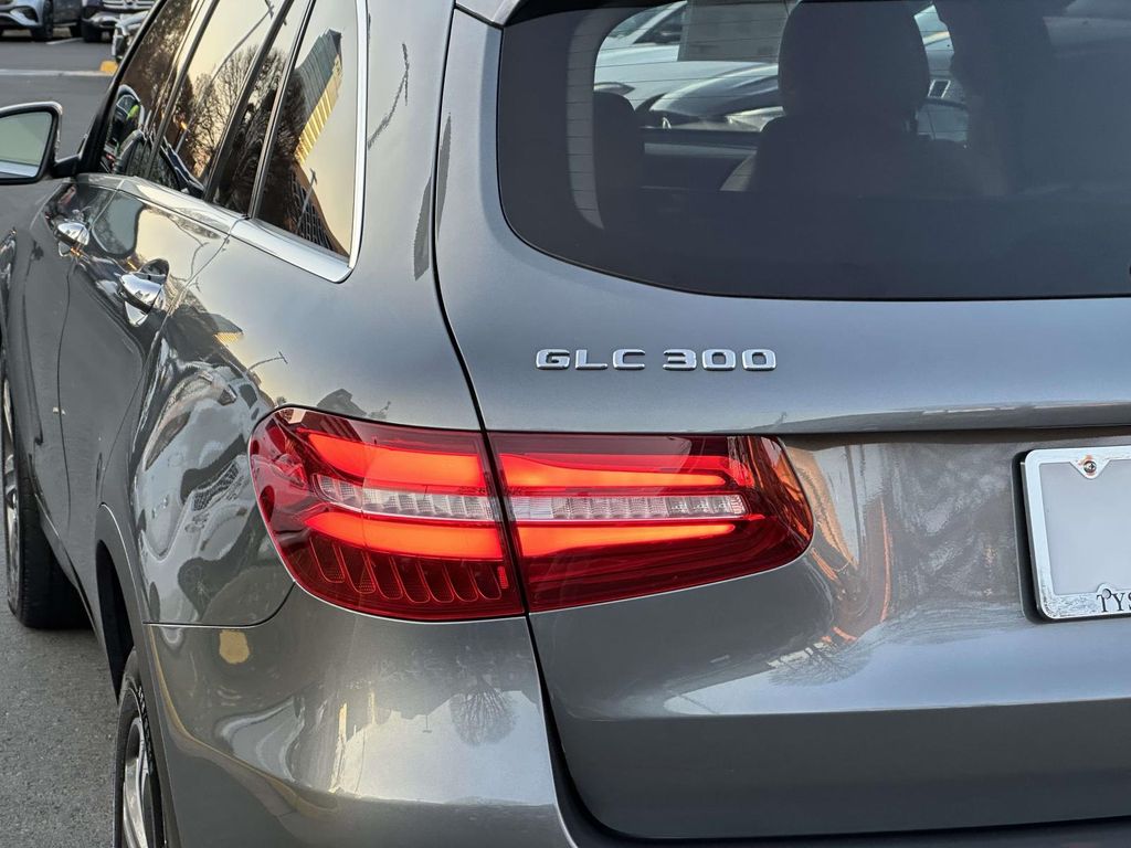 Thumbnail: 2019 Mercedes-Benz GLC - 9